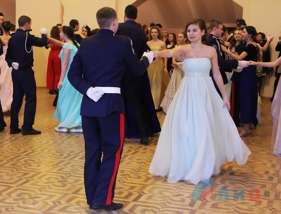 Первый в ЛНР Святочный бал состоялся в Луганске Первый в ЛНР Святочный бал состоялся в Луганске