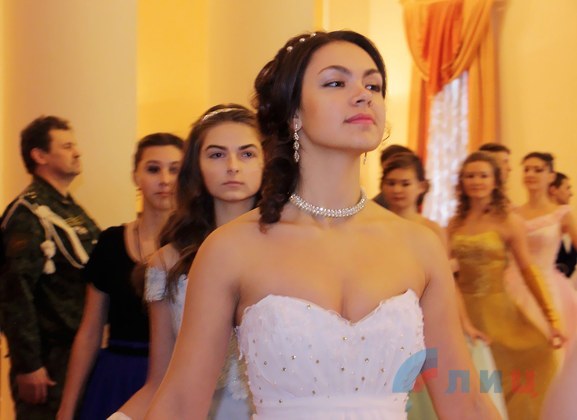 Первый в ЛНР Святочный бал состоялся в Луганске Первый в ЛНР Святочный бал состоялся в Луганске