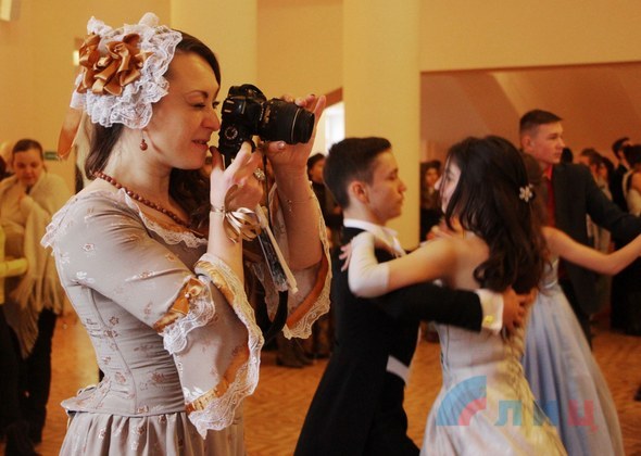 Первый в ЛНР Святочный бал состоялся в Луганске Первый в ЛНР Святочный бал состоялся в Луганске