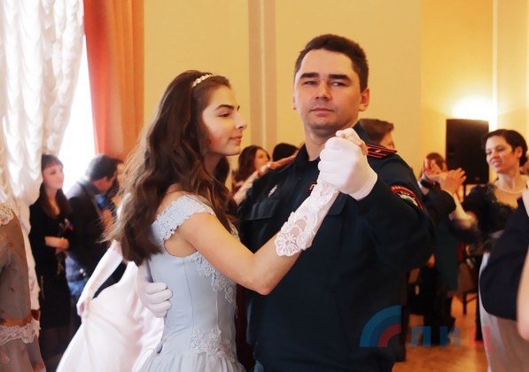 Первый в ЛНР Святочный бал состоялся в Луганске Первый в ЛНР Святочный бал состоялся в Луганске
