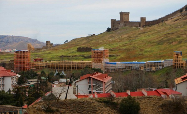 В Судакской крепости идет первый этап реставрации