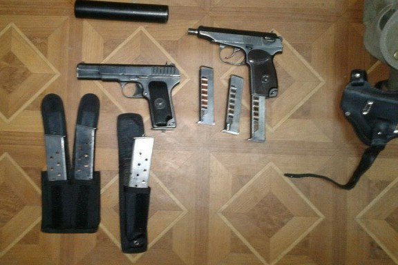 Жителю Кривого Рога прислали по почте три гранаты, пистолет Макарова и пять радиостанций