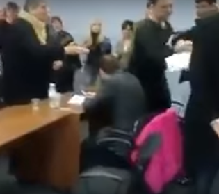 Из жизни забавных цеэуропэйцев: В Министерстве "оккупированных территорий" произошла драка
