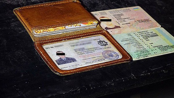 ЧП в Мариуполе: пьяный в хлам полицейский вьехал в главную городскую елку ЧП в Мариуполе: пьяный в хлам полицейский вьехал в главную городскую елку