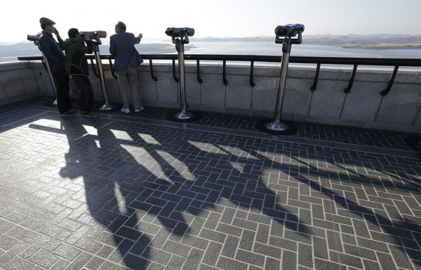 Южнокорейский военный самолет по ошибке сбросил в море несколько ракет и торпеду