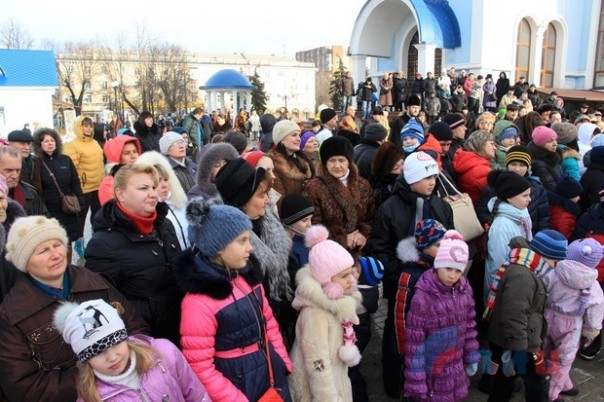 Глава ЛНР посетил народные Рождественские гуляния в столичном храме "Умиление" и поздравил жителей Республики с Рождеством Христовым Глава ЛНР посетил народные Рождественские гуляния в столичном храме "Умиление" и поздравил жителей Республики с Рождеством Христовым
