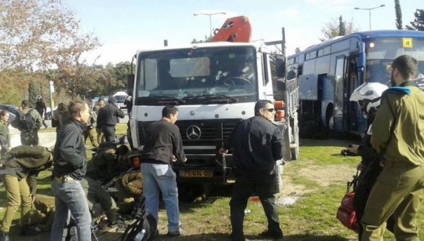 Теракт в Иерусалиме: грузовик сбил толпу людей. Прямая трансляция.