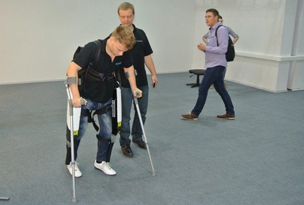 В России парализованные пациенты сделали первые шаги с помощью экзоскелетов