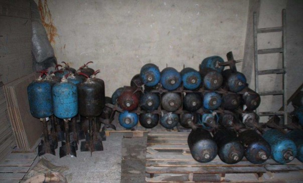 Российские саперы в Алеппо обнаружили 6 больших складов террористов Российские саперы в Алеппо обнаружили 6 больших складов террористов