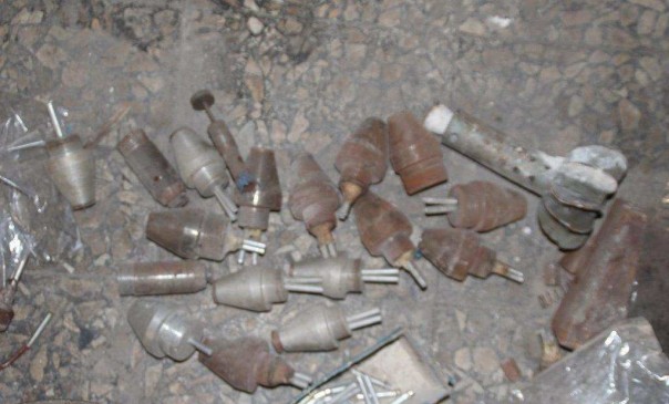 Российские саперы в Алеппо обнаружили 6 больших складов террористов Российские саперы в Алеппо обнаружили 6 больших складов террористов