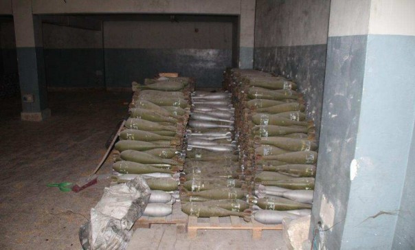 Российские саперы в Алеппо обнаружили 6 больших складов террористов Российские саперы в Алеппо обнаружили 6 больших складов террористов