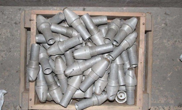 Российские саперы в Алеппо обнаружили 6 больших складов террористов Российские саперы в Алеппо обнаружили 6 больших складов террористов