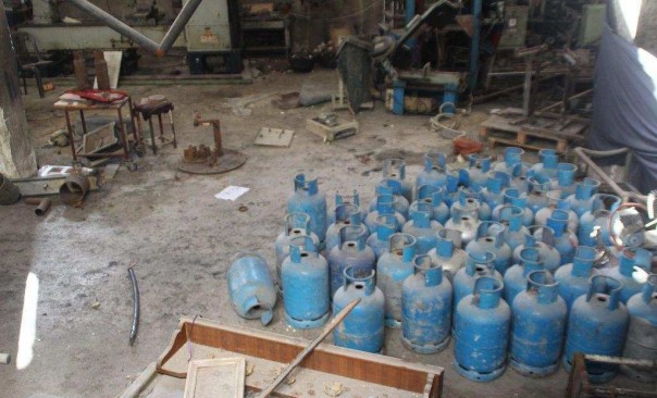 Российские саперы в Алеппо обнаружили 6 больших складов террористов Российские саперы в Алеппо обнаружили 6 больших складов террористов