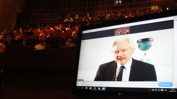 «Подлинная цель администрации Обамы — скомпрометировать Трампа»: Ассанж о докладе ЦРУ