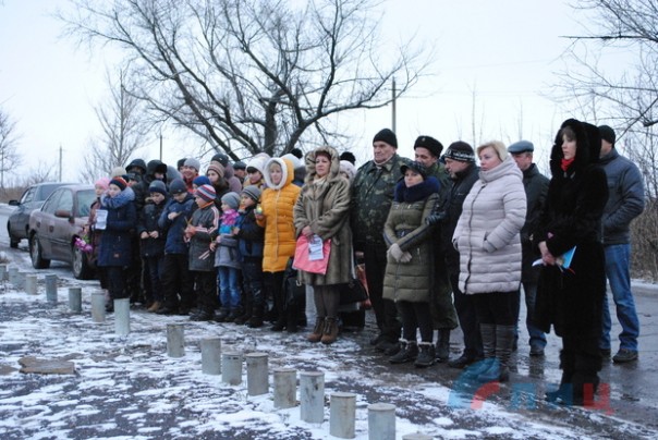 В Луганской Республике прошли акции «Свеча памяти». 1000 дней вопреки. Вспомнили поименно всех земляков, погибших за время так называемой "АТО" В Луганской Республике прошли акции «Свеча памяти». 1000 дней вопреки. Вспомнили поименно всех земляков, погибших за время так называемой "АТО"