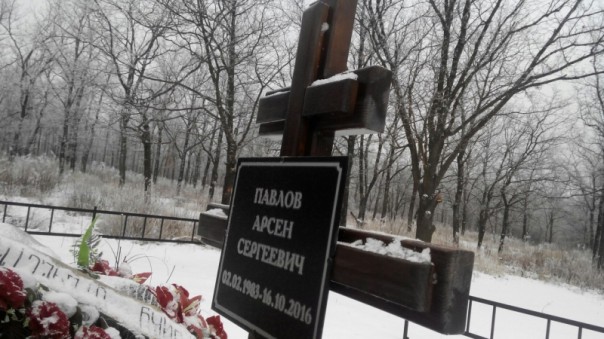 Фотоснимки могилы Моторолы помутили рассудок кастрюлеголовых «журналистов»