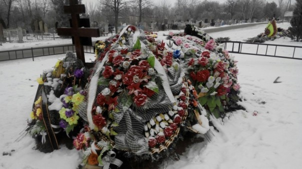 Фотоснимки могилы Моторолы помутили рассудок кастрюлеголовых «журналистов»