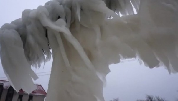 Невесёлая сказка: Мороз превратил приморские города в сказочные декорации