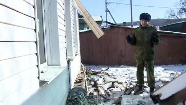 Во Владивостоке наградили героя, который спас из огня шесть детей