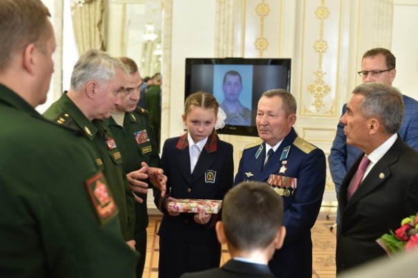 Подвиг казанского капитана в Сирии: «Марат Ахметшин остался один против 200 игиловцев и дал бой» Подвиг казанского капитана в Сирии: «Марат Ахметшин остался один против 200 игиловцев и дал бой»