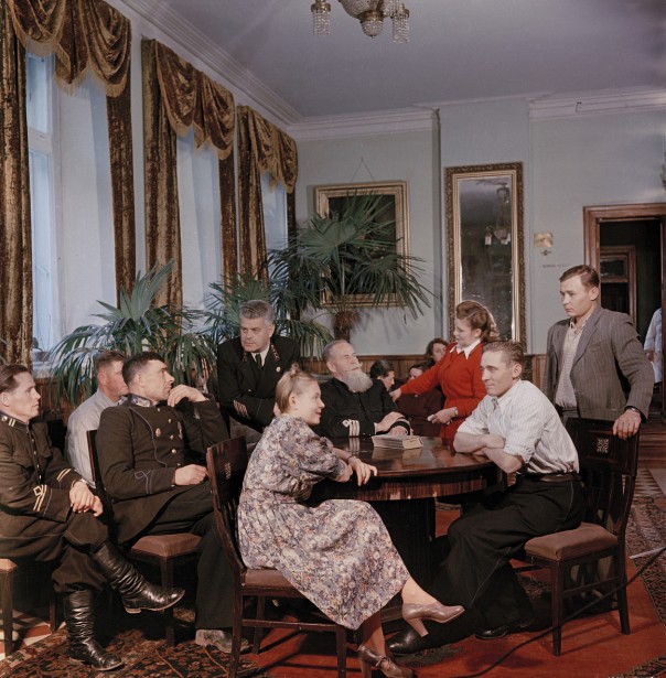 Светлые лица советских людей Светлые лица советских людей