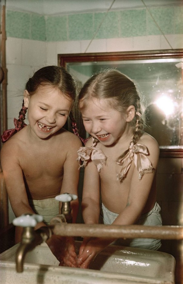 Светлые лица советских людей Светлые лица советских людей