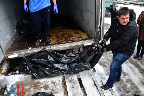 В Донецке состоялась передача трёх тел украинских военнослужащих В Донецке состоялась передача трёх тел украинских военнослужащих