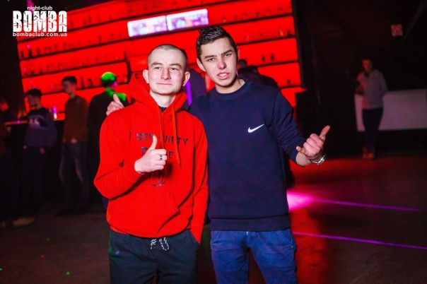 Night club "Бомба" (Тернополь) и его посетители на Рождество (Не реклама) Night club "Бомба" (Тернополь) и его посетители на Рождество (Не реклама)