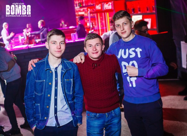 Night club "Бомба" (Тернополь) и его посетители на Рождество (Не реклама) Night club "Бомба" (Тернополь) и его посетители на Рождество (Не реклама)