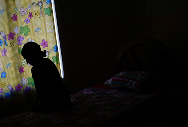 «Он потащил ее за волосы выбрасывать с балкона» «Он потащил ее за волосы выбрасывать с балкона»