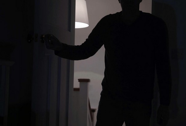 «Он потащил ее за волосы выбрасывать с балкона» «Он потащил ее за волосы выбрасывать с балкона»