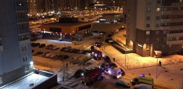 В Петербурге дама на «Лексусе» отказывалась пропускать пожарных со словами «Это же не мой дом горит!»