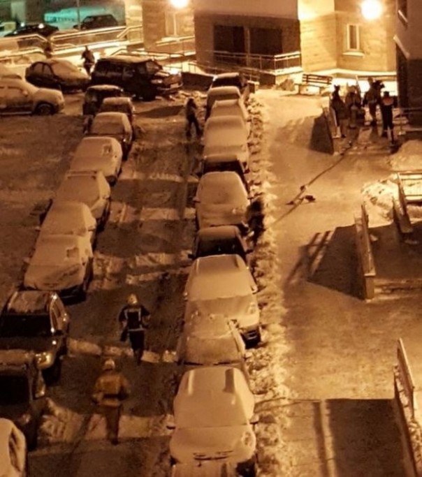 В Петербурге дама на «Лексусе» отказывалась пропускать пожарных со словами «Это же не мой дом горит!»