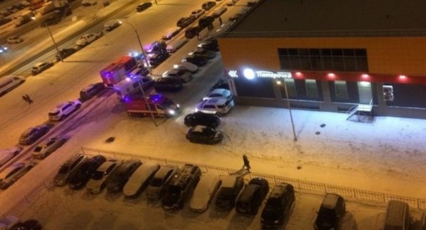 В Петербурге дама на «Лексусе» отказывалась пропускать пожарных со словами «Это же не мой дом горит!»