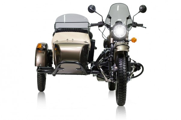 В США начали продавать мотоциклы "Урал" с бутылкой водки в комплекте