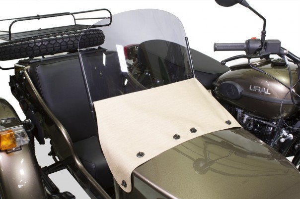 В США начали продавать мотоциклы "Урал" с бутылкой водки в комплекте