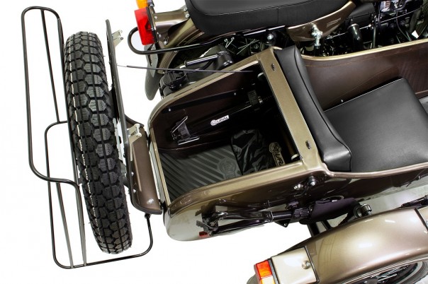 В США начали продавать мотоциклы "Урал" с бутылкой водки в комплекте