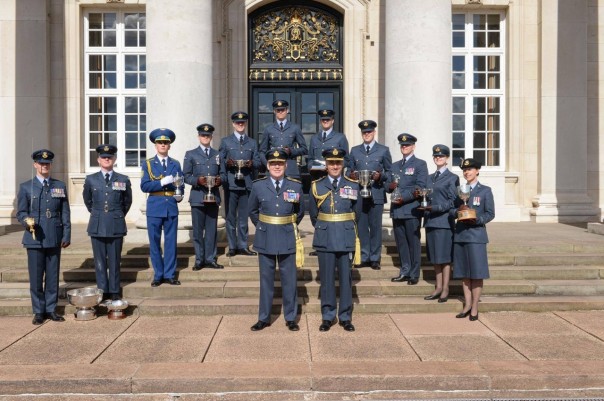 Британцы наградили украинского военного почетной саблей за понимание английского юмора Британцы наградили украинского военного почетной саблей за понимание английского юмора