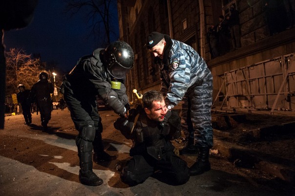 Это вам не «кровавый Янукович». «Русские» силовики Авакова растоптали стадо активистов в центре Киева