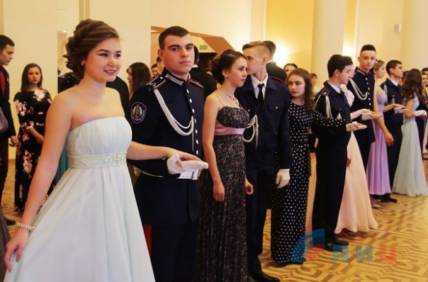 Первый в ЛНР Святочный бал состоялся в Луганске