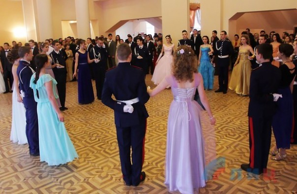 Первый в ЛНР Святочный бал состоялся в Луганске Первый в ЛНР Святочный бал состоялся в Луганске