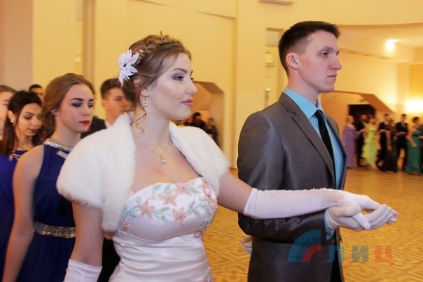 Первый в ЛНР Святочный бал состоялся в Луганске Первый в ЛНР Святочный бал состоялся в Луганске