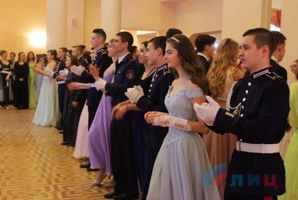 Первый в ЛНР Святочный бал состоялся в Луганске Первый в ЛНР Святочный бал состоялся в Луганске