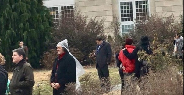 Саакашвили обиделся на СМИ за свое фото "в кустах" на инаугурации Трампа Саакашвили обиделся на СМИ за свое фото "в кустах" на инаугурации Трампа