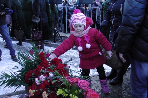 Донецк почтил память жертв трагедии на Боссе