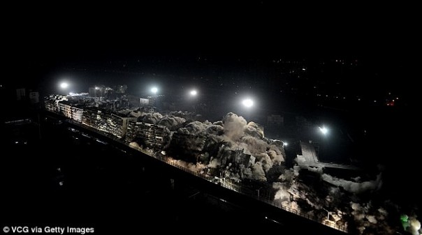 СМИ: в Китае за десять секунд взорвали 19 зданий СМИ: в Китае за десять секунд взорвали 19 зданий