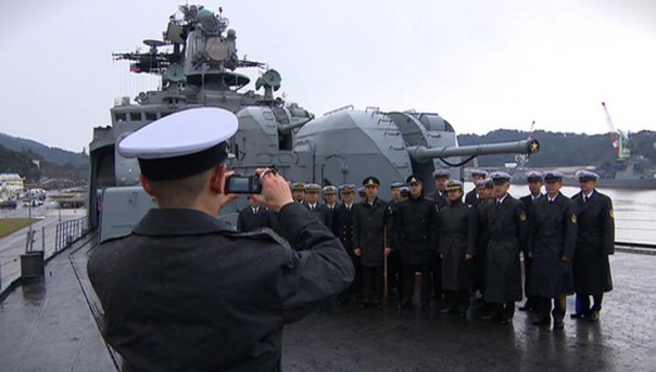 Военные корабли России и Японии проводят совместные маневры