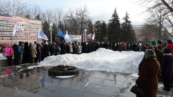 Траурный митинг в годовщину обстрела города Стаханов