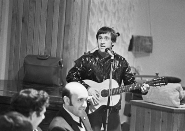 «Песня не дает покоя»: 79 лет Высоцкому