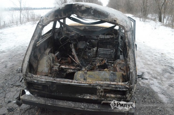 ВСУ в Донбассе сожгли машину мирного жителя вместе с владельцем ВСУ в Донбассе сожгли машину мирного жителя вместе с владельцем